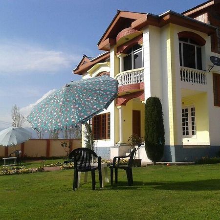 Asif Guest House ศรีนาการ์ ภายนอก รูปภาพ